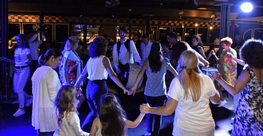 Istanbul: New Year's Eve Bosphorus Cruise Dinner & Party2027 - What $319 includes, and where value depends on you