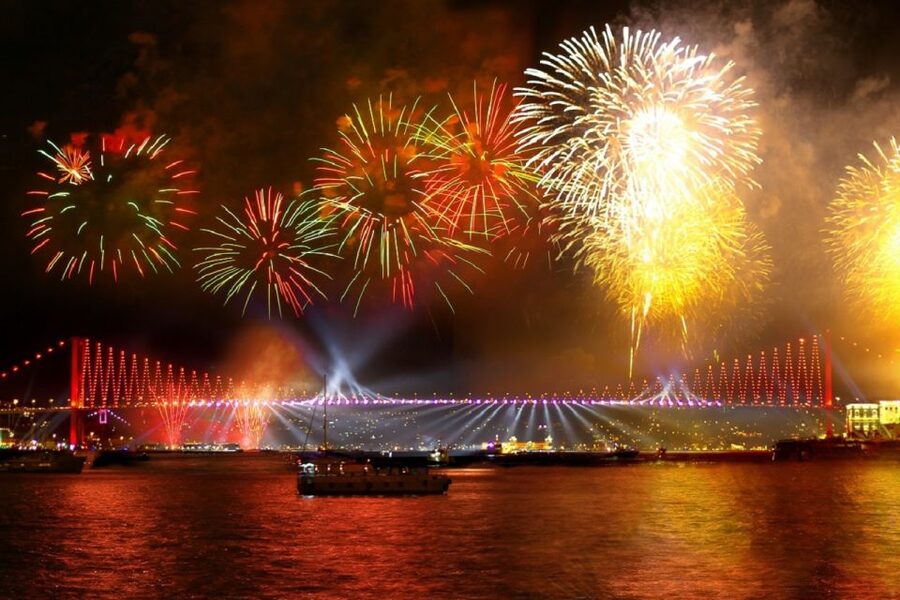 Istanbul: New Year's Eve Cruise Between Two Continents - Why the Bosphorus is the real star