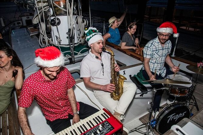 Key West Christmas Cruise with Live Band and Drinks - The group size and onboard feel