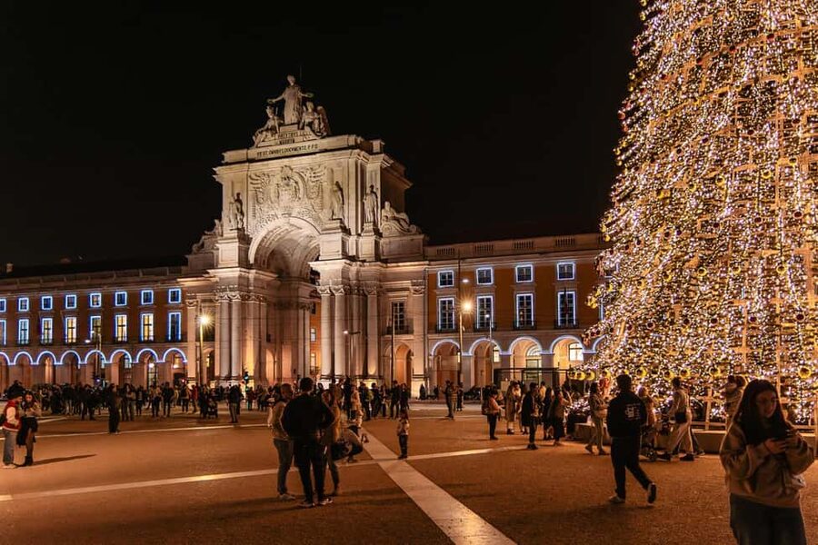 Lisbon: Christmas Flexible Walking Tour - Starting beneath the tree at Praça do Comércio