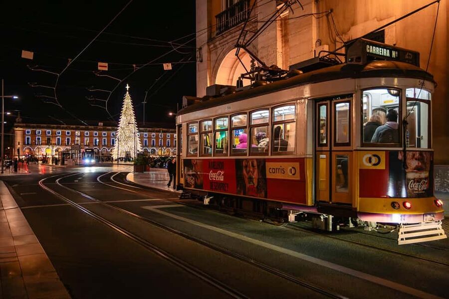 Lisbon: Christmas Flexible Walking Tour - From Largo Luís de Camões toward Chiado