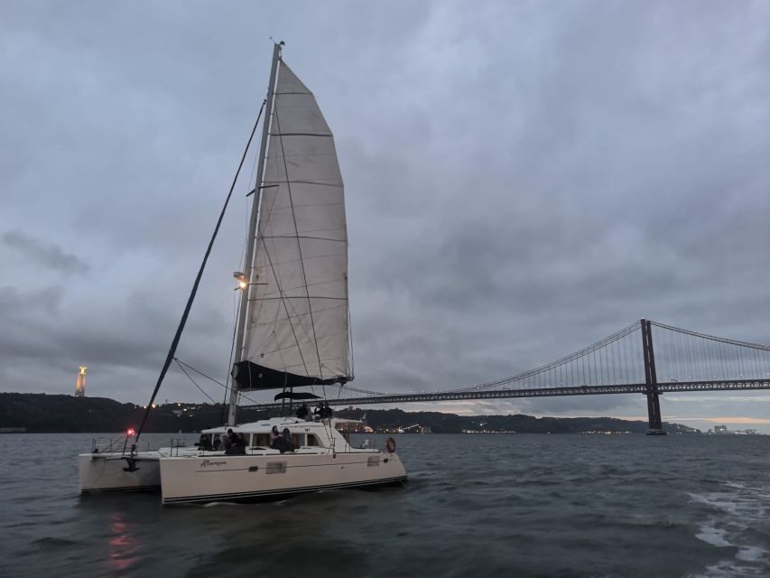 Lisbon: New Year's Eve Tagus River Cruise with Open Bar - Setting out from Alcântara after dark