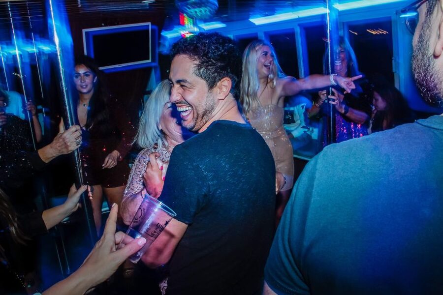 Lisbon: New Year's Eve with Live Dj Fireworks and Open Bar - The bar, food, and midnight toast