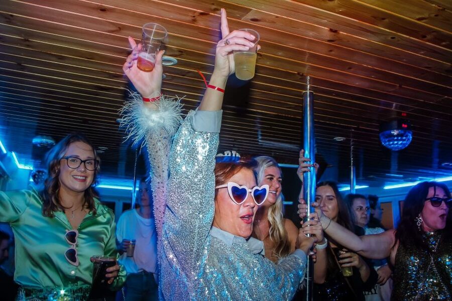 Lisbon: New Year's Eve with Live Dj Fireworks and Open Bar - Is $210 good value?