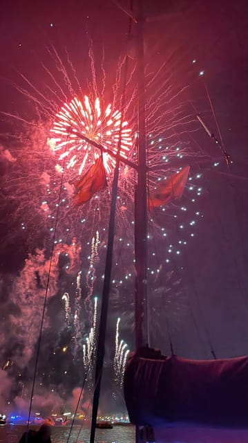Lisbon: New Year's party on sailboat tour 2026 to 2027 - Key points to know before New Year’s Eve