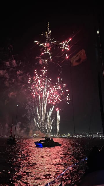 Lisbon: New Year's party on sailboat tour 2026 to 2027 - A New Year’s Eve on the Tagus