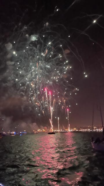 Lisbon: New Year's party on sailboat tour 2026 to 2027 - Boarding at Alcantara Dock gate 2