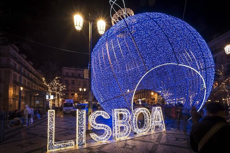 Lisbon: Private Christmas Lights Tour by Eco Tuk Tuk - Winter comfort and practical limits
