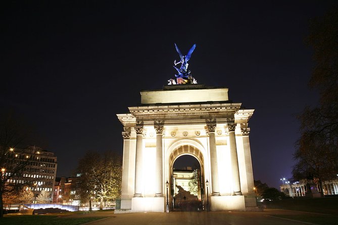 London by Night Bus Tour with Christmas Lights and Live Guide - Trafalgar Square and Norway’s Christmas tree