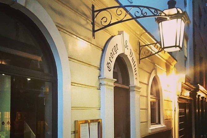London Christmas Carol & Charles Dickens Small Group Walking Tour - Finding Scrooge’s counting house near the old coffee houses