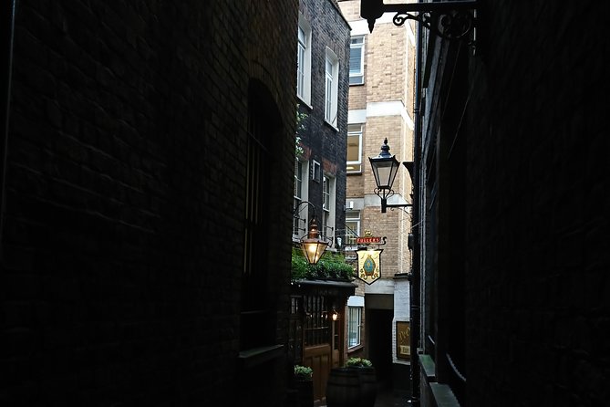 London Christmas Carol & Charles Dickens Small Group Walking Tour - Simpson’s Tavern and the question of Scrooge’s supper