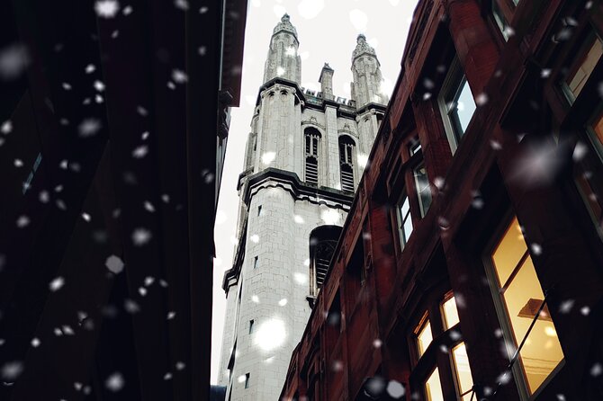 London Christmas Carol & Charles Dickens Small Group Walking Tour - How the guide shapes the experience
