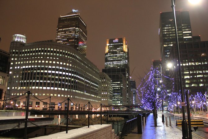 London Christmas Eve Illuminations Guided Tour by Night - Trafalgar Square and the festive center