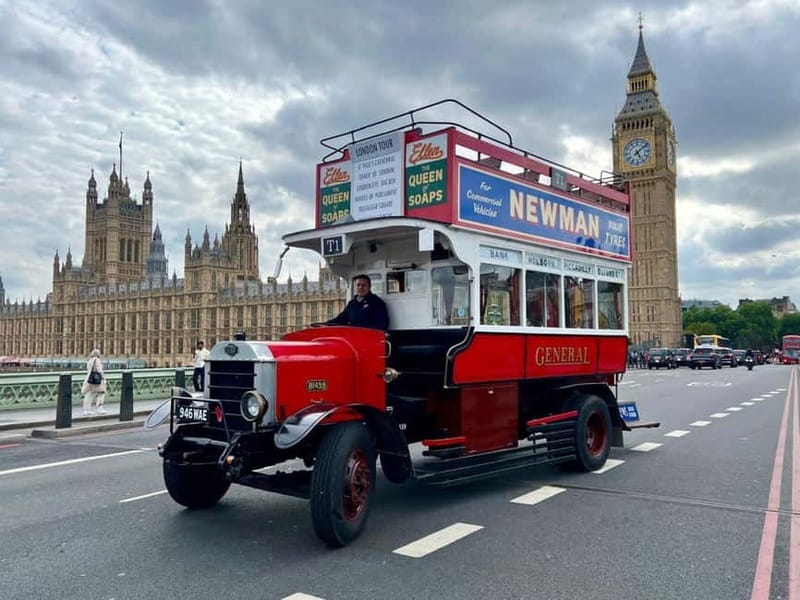 London: Christmas Lights & Bites Tour - Piccadilly, Trafalgar Square, and Whitehall
