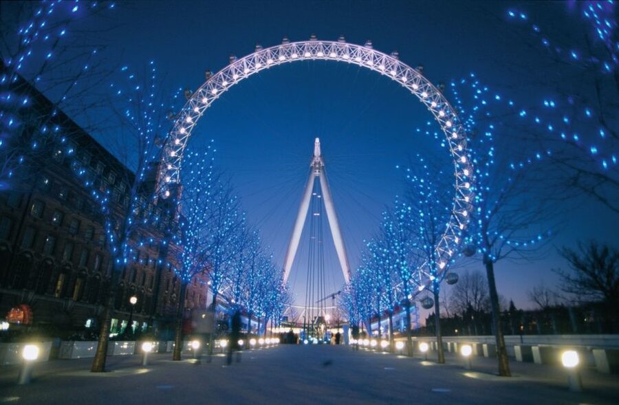 London: Christmas Lights Bus Tour With Live Guide - Is $33 a fair price?