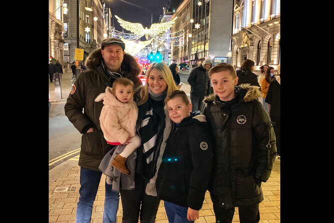 London Christmas Lights Guided Tour by Cab - Trafalgar Square adds tradition and a little ceremony