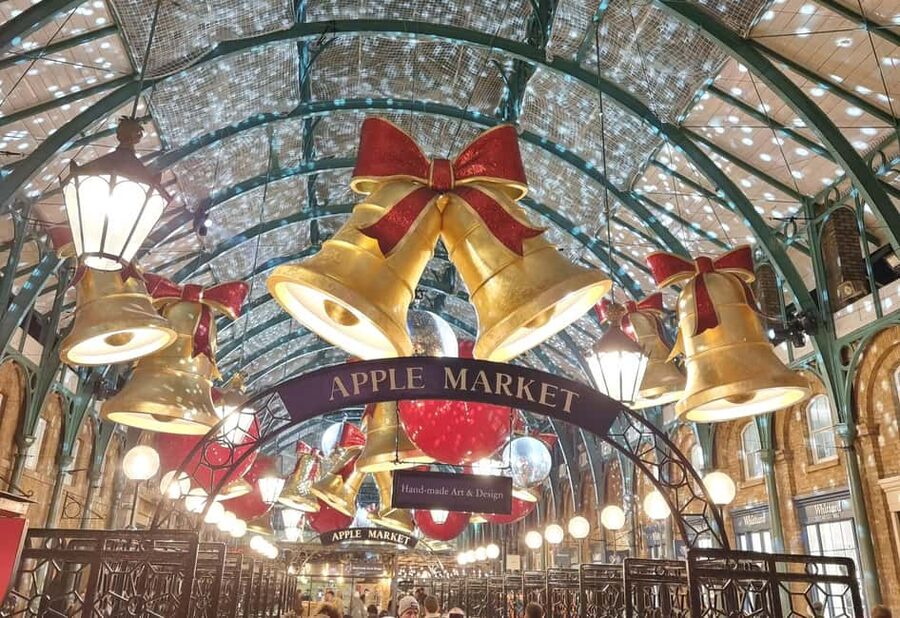 London: Christmas Lights Guided Walking Tour Small Group - What the guides add to the experience