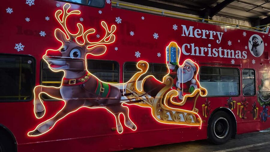 London: Christmas Lights Santa Sleigh Open-Top Tour - St James’s and Piccadilly bring the prettiest displays