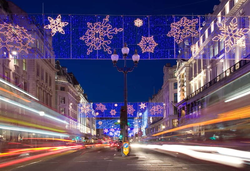 London Christmas Lights Tour by Vintage Bus Open Top - A classic bus ride through London at Christmas