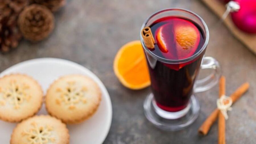 London: Christmas Lights Tour, Mince Pies, & Festive Drinks - Mince pies, biscuits, and festive drinks