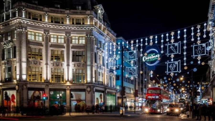 London: Christmas Lights Tour, Mince Pies, & Festive Drinks - Starting at Buckingham Palace Road