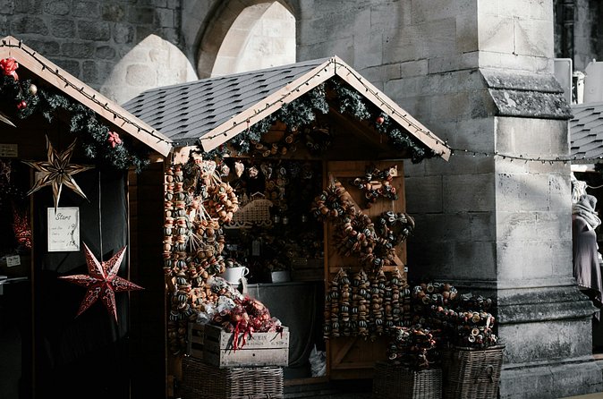 London: Christmas Market Tours in Salisbury and Winchester - The guide style: useful history, possibly too much of it