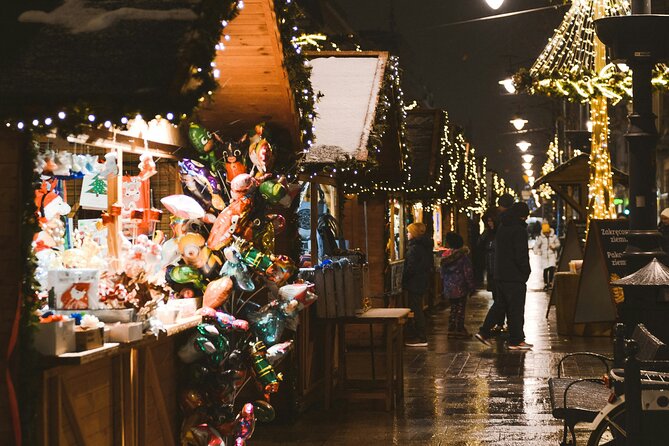 London: Christmas Market Tours in Salisbury and Winchester - Starting in London and settling into the coach