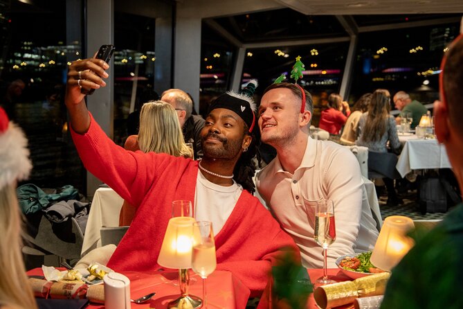 London: Christmas Party Dinner Cruise - What kind of Christmas night is this?