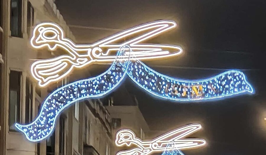 London Christmas Sparkle Walking Tour Small Group - Carnaby and the city’s changing style