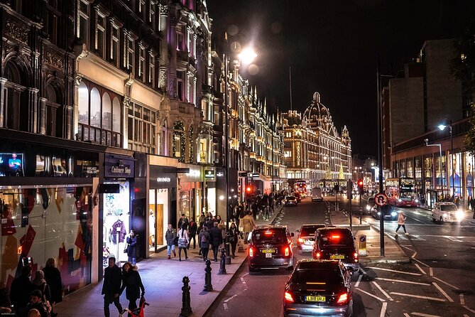 London Exclusive Christmas Lights Guided Tour by Black Cab - A private Christmas lights ride, not just a drive-by