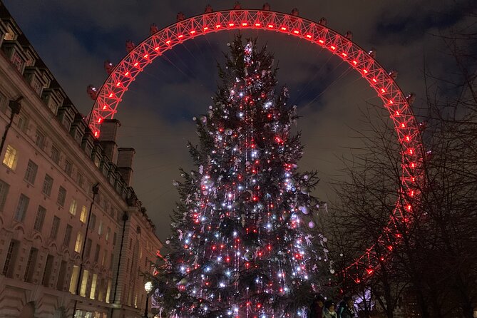 London Exclusive Christmas Lights Guided Tour by Black Cab - Trafalgar Square: a central pause with room to look around