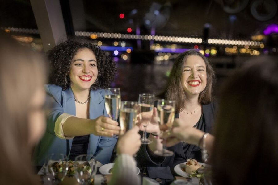 London: Festive New Year’s Eve 4-Course Dinner Cruise - The important details at a glance