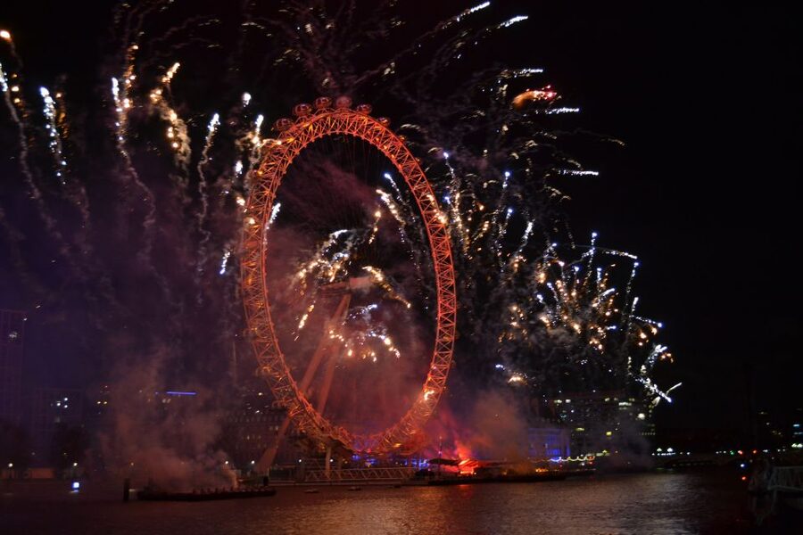 London: Festive New Year’s Eve 4-Course Dinner Cruise - Tower Bridge, Canary Wharf, and the first river views