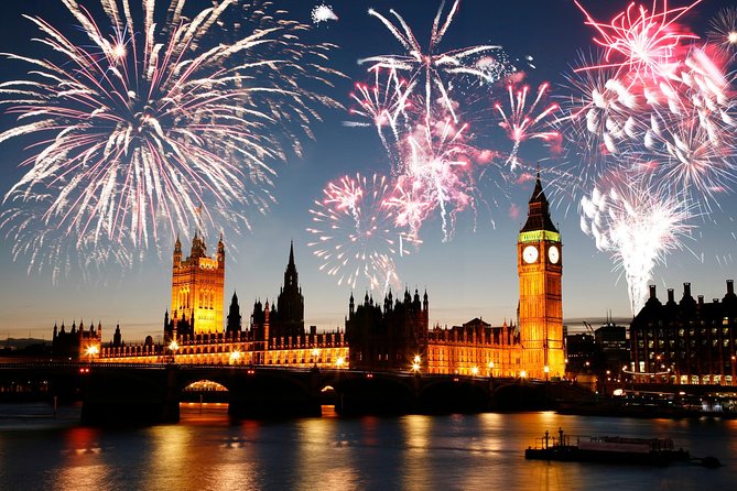 London New Year's Eve Dinner Cruise - Canary Wharf and the run toward Greenwich