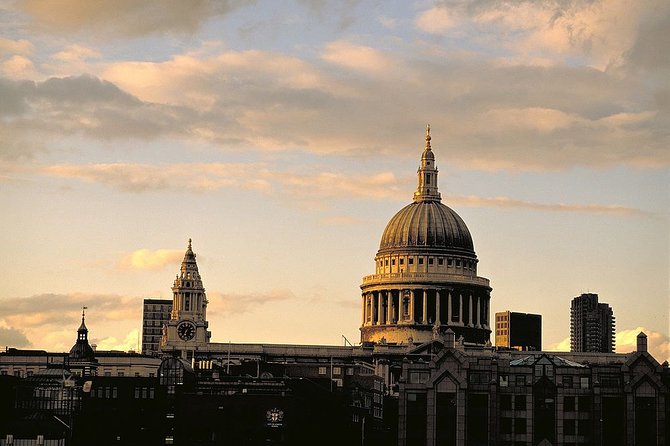 London Sights and Sounds on Christmas Day Afternoon Guided Tour - The Tower of London and its darker stories
