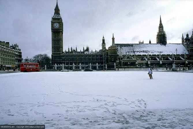 London Sights and Sounds on Christmas Day Afternoon Guided Tour - The guide commentary is half the experience