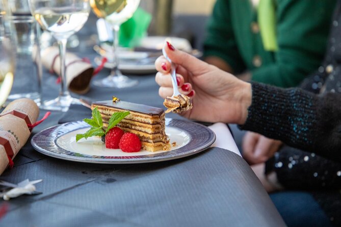 London Thames Christmas Lunch Party - What this Thames Christmas cruise is really like