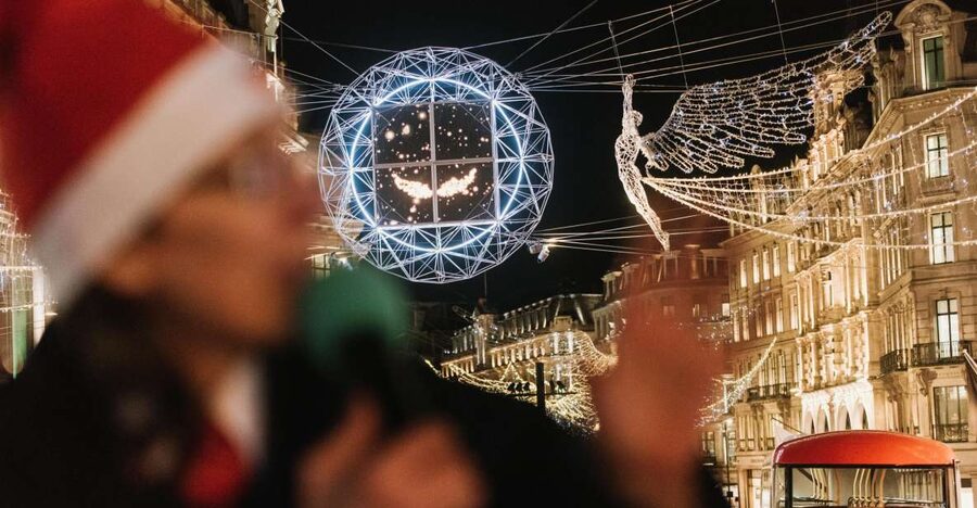 London: Tootbus Christmas Lights Tour incl walking tours - Key points to know before boarding