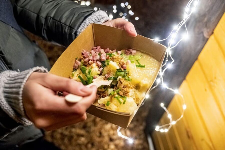 Luxembourg: Christmas Market Food Tour with Tastings - Kniddelen and the comfort of local cooking