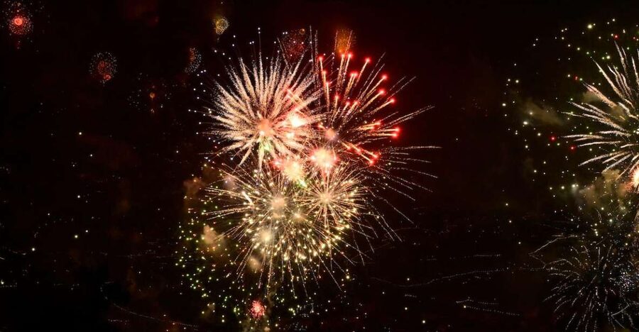Madeira: New Years Eve Fireworks Catamaran Cruise - Returning to the bay for midnight