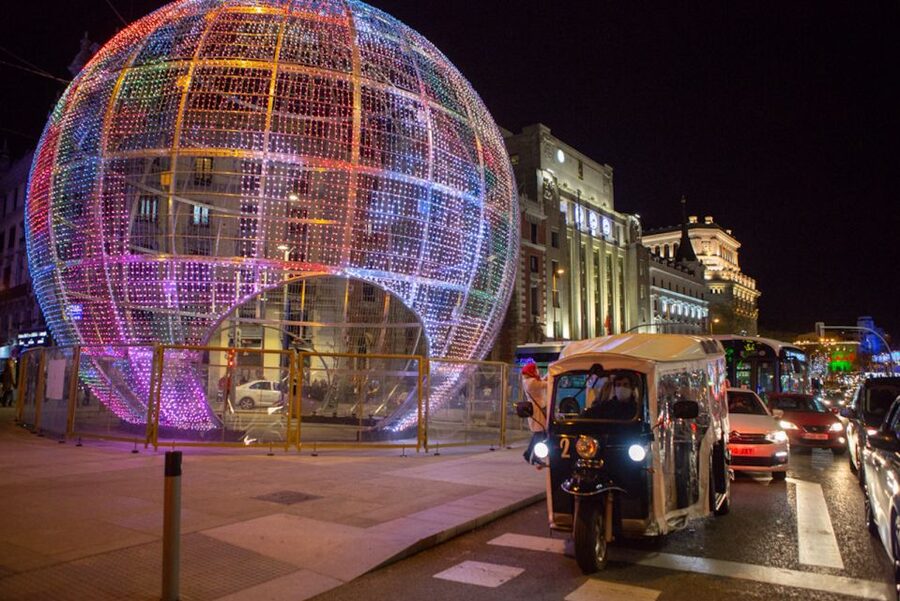 Madrid: Private Christmas Lights Tour by Eco Tuk-Tuk - Congress and Neptune Fountain