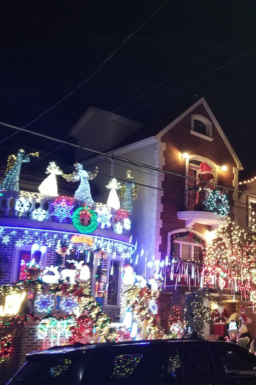 Magnificent Christmas Lights Tour of Dyker Heights Brooklyn - The short stop beneath Brooklyn Bridge