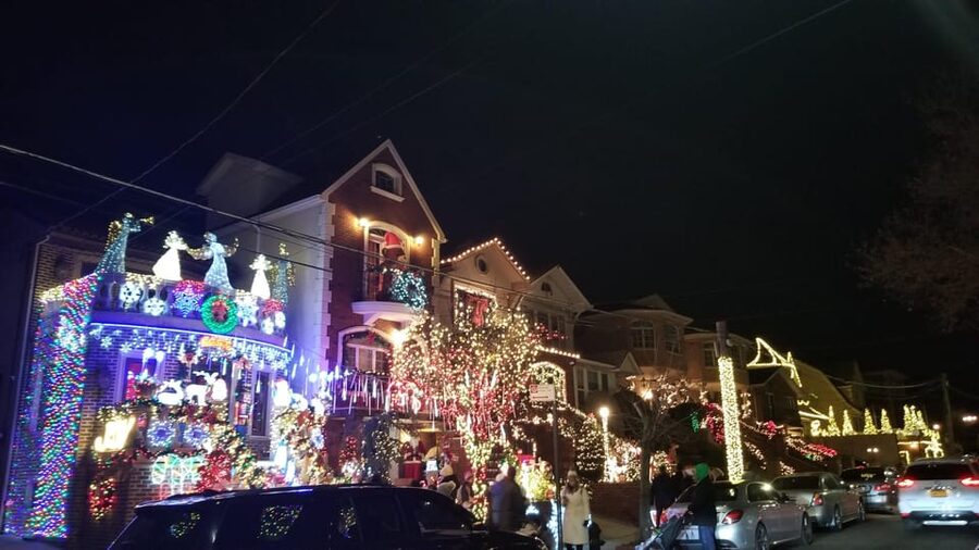 Magnificent Christmas Lights Tour of Dyker Heights Brooklyn - Is $60 a fair price?