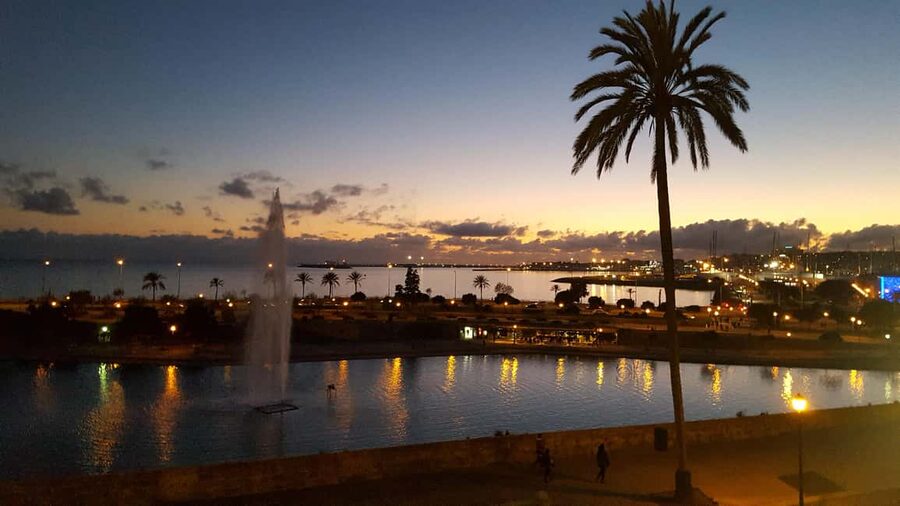 Mallorca: Palma’s Winter Magic City Walk with Christmas Glow - Key points at a glance