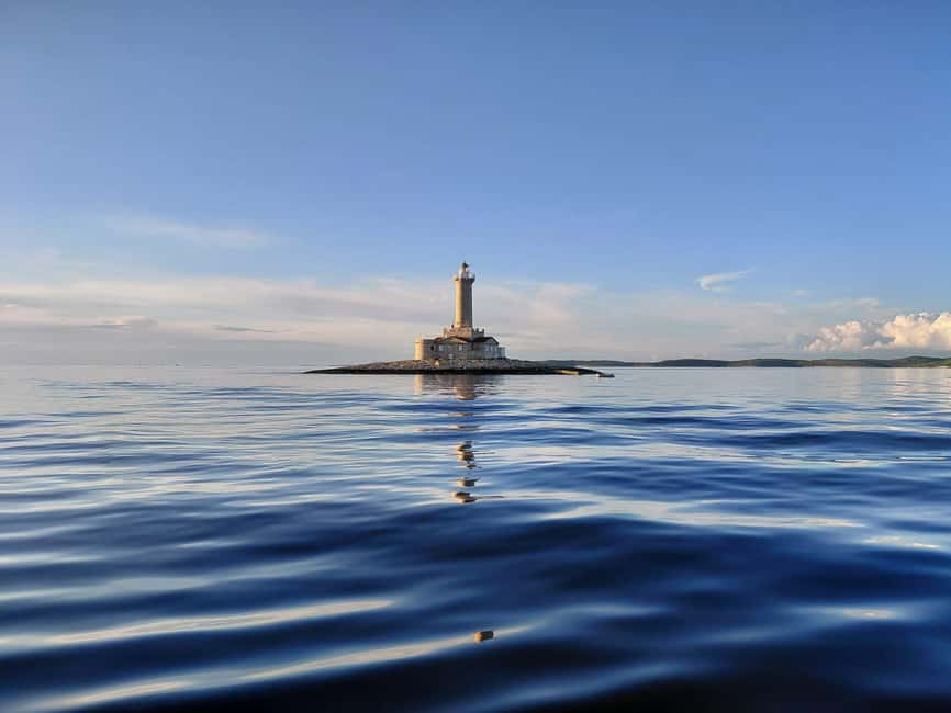 Medulin: Christmas Boat Trip with Lunch and Drinks - Starting at Medulin Harbour