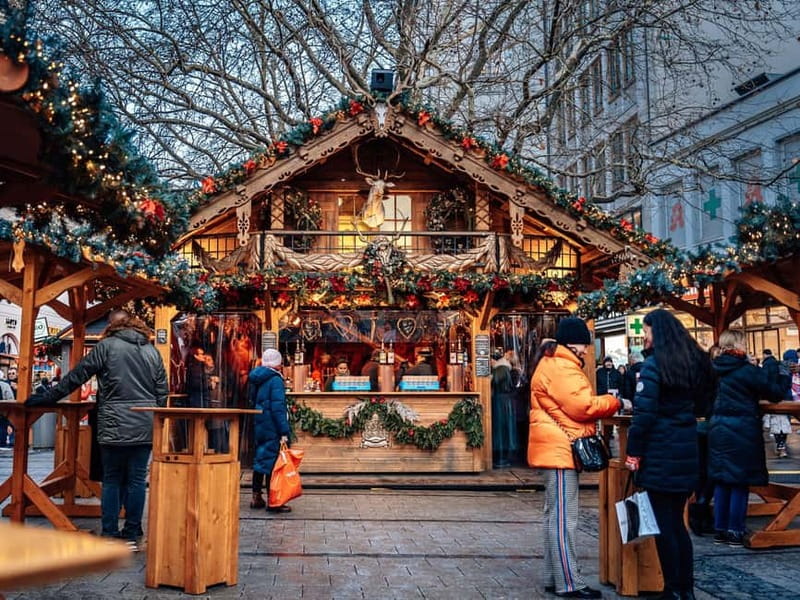 Munich: Christmas Markets Food & Drink Tour - Marienplatz, Munich’s main Christmas stage