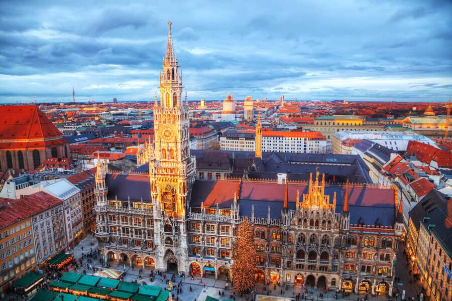 Munich Premium Christmas Market Hopping with Sightseeing Tour - Viktualienmarkt in Fifteen Minutes