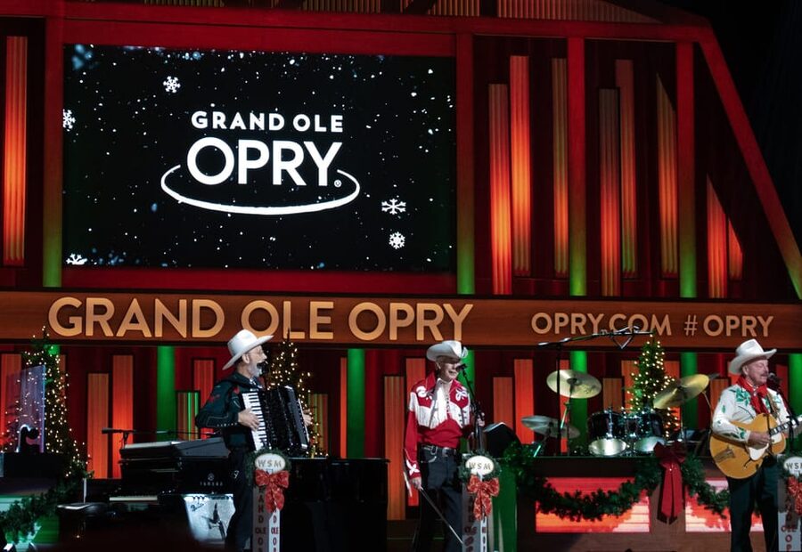Nashville: Country Christmas Music Show at the Opry House - What the Opry Country Christmas show is like