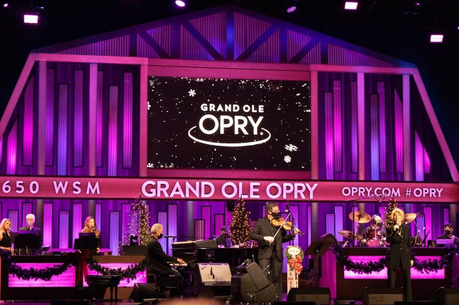 Nashville: Country Christmas Music Show at the Opry House - Lights, scenery, and the Christmas mood