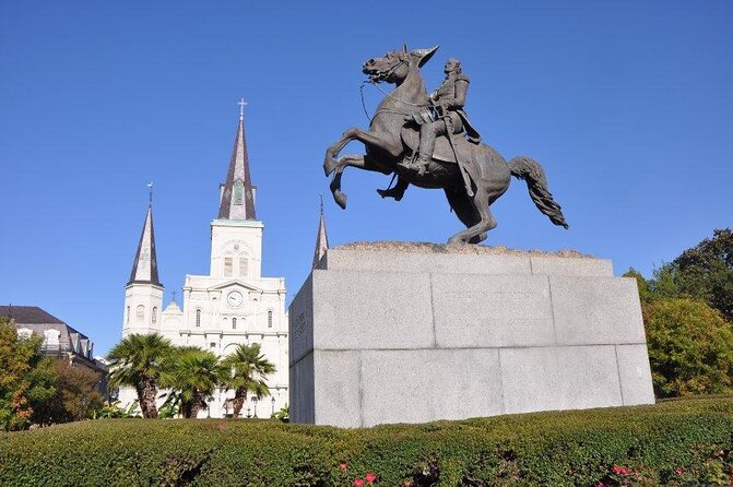 New Orleans French Quarter: Seasonal Christmas Tour - What this Christmas walk is really like
